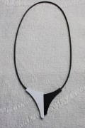 Collier courtesy schwarzweiß